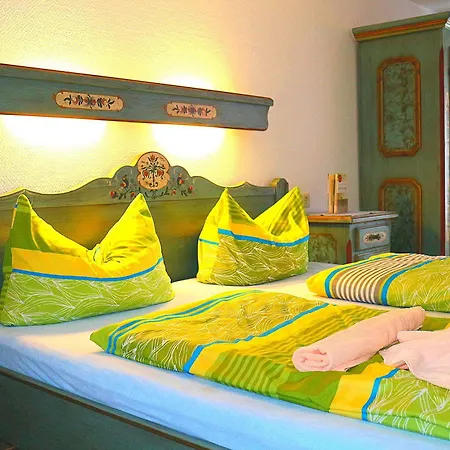 Gastehaus Zum Goldenen Rossle 2* 트리베르크